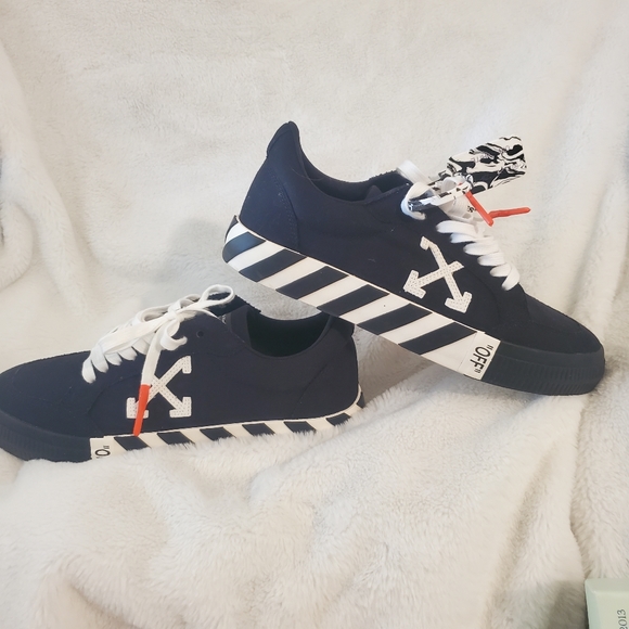 Off white shoes - Picture 2 of 5